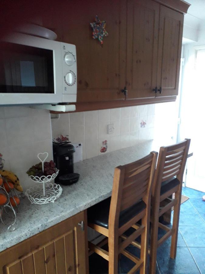 Home From Home Single Or Double Room Netflix Or Virgin Tv Wifi & Free Parking Пул Екстер'єр фото