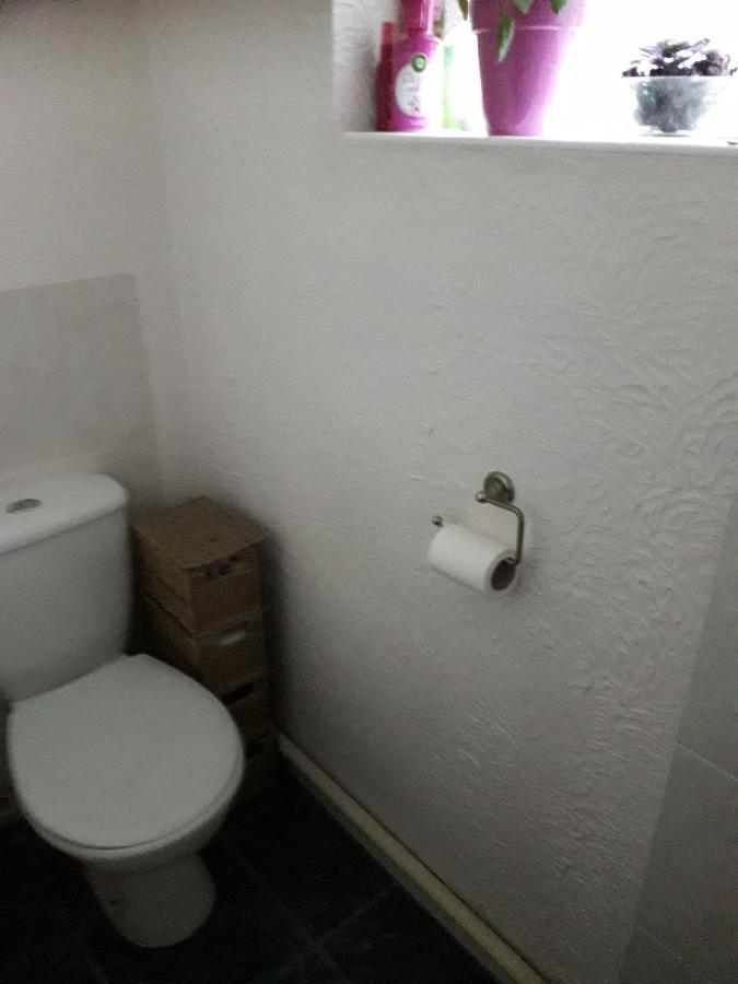 Home From Home Single Or Double Room Netflix Or Virgin Tv Wifi & Free Parking Пул Екстер'єр фото