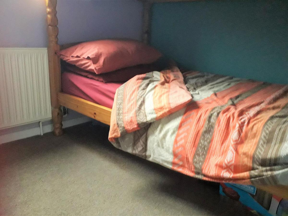 Home From Home Single Or Double Room Netflix Or Virgin Tv Wifi & Free Parking Пул Екстер'єр фото
